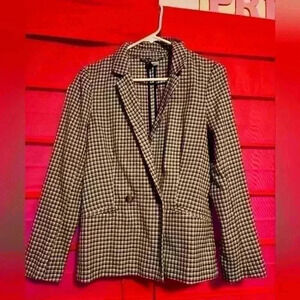 Blacka and white blazer